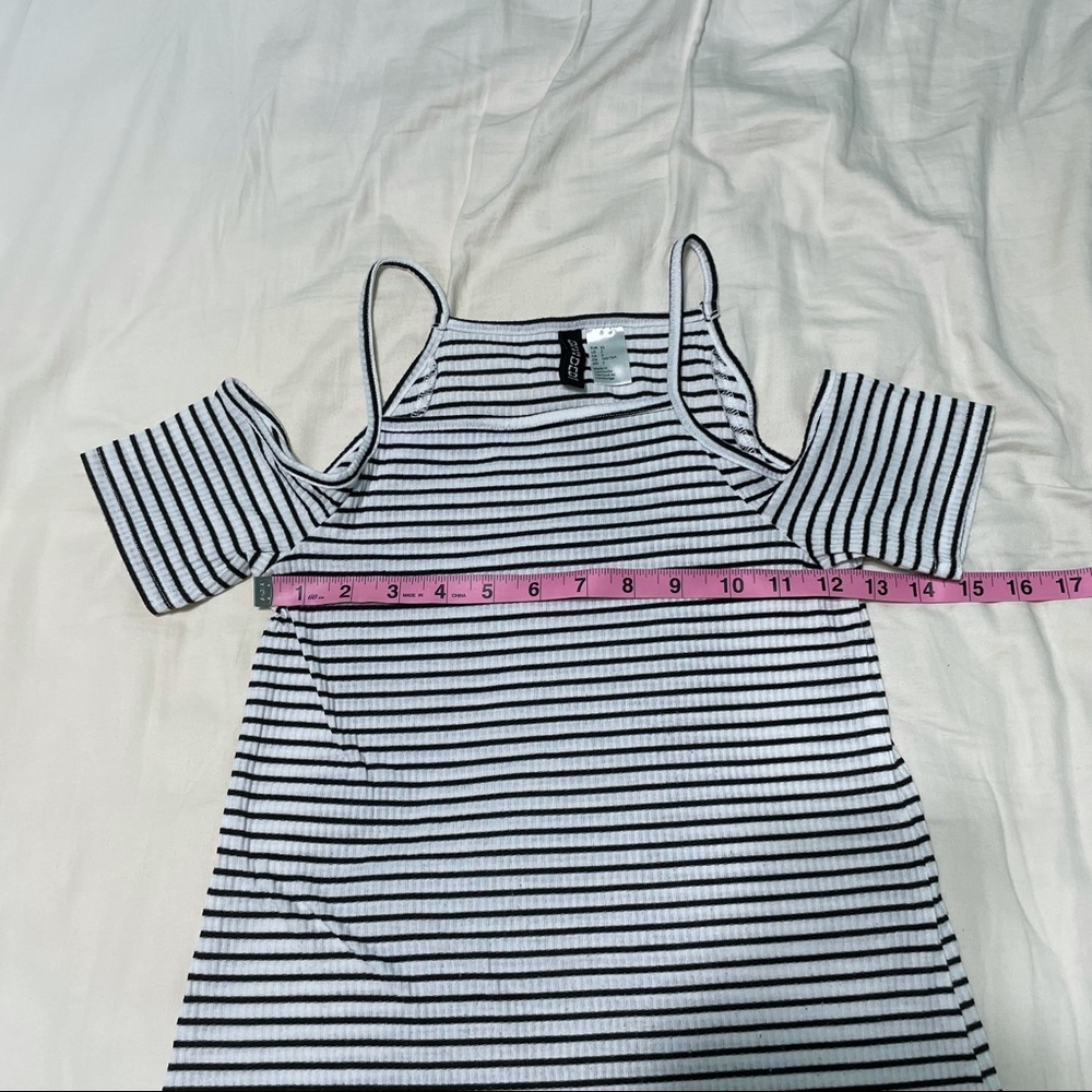 ‼️ BLACK & WHITE STRIPED H&M COLD SHOULDER DRESS - Picture 3 of 11